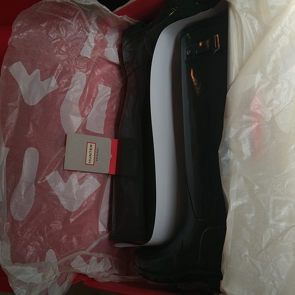 HUNTER ORIGINAL TALL GLOSS RAIN BOOTS Size 8 - Picture 15 of 15